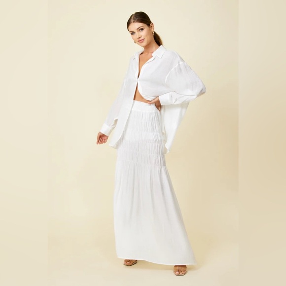 🆕 Line & dot white shimmer button down SZ LG - Picture 2 of 8